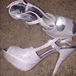Silver sparkle prom shoes